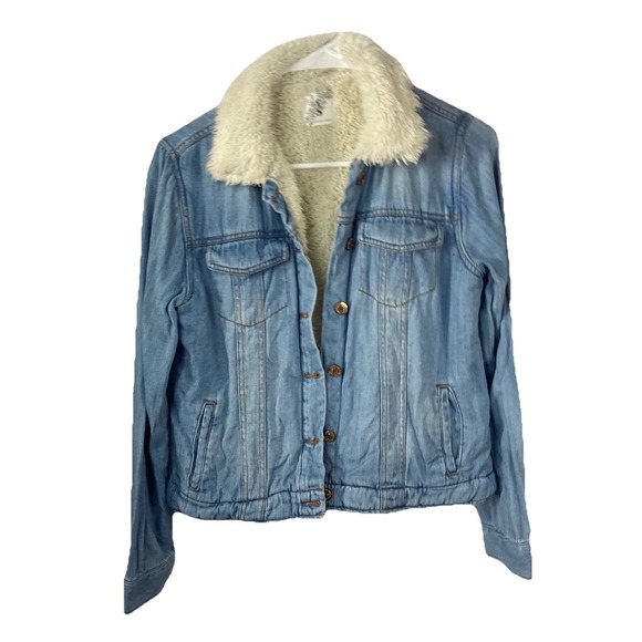 Altar'd State Jackets & Blazers - Altar'd State Sherpa Lined Denim Trucker Jacket Womens Est Small Light Wash